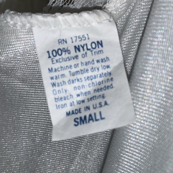 White 70’s Vintage Maxi Open Flutter Cap Sleeve Robe - Picture 8 of 8